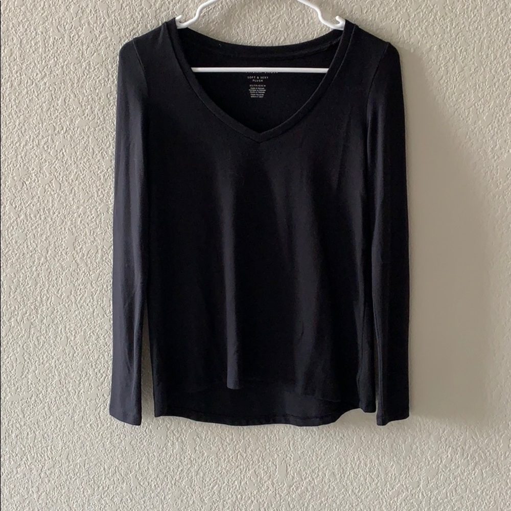 American Eagle Black V-Neck Shirt